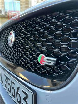 جاكوار XE
